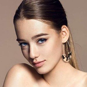 Acrylic Resin Dangle Earrings (B&W)